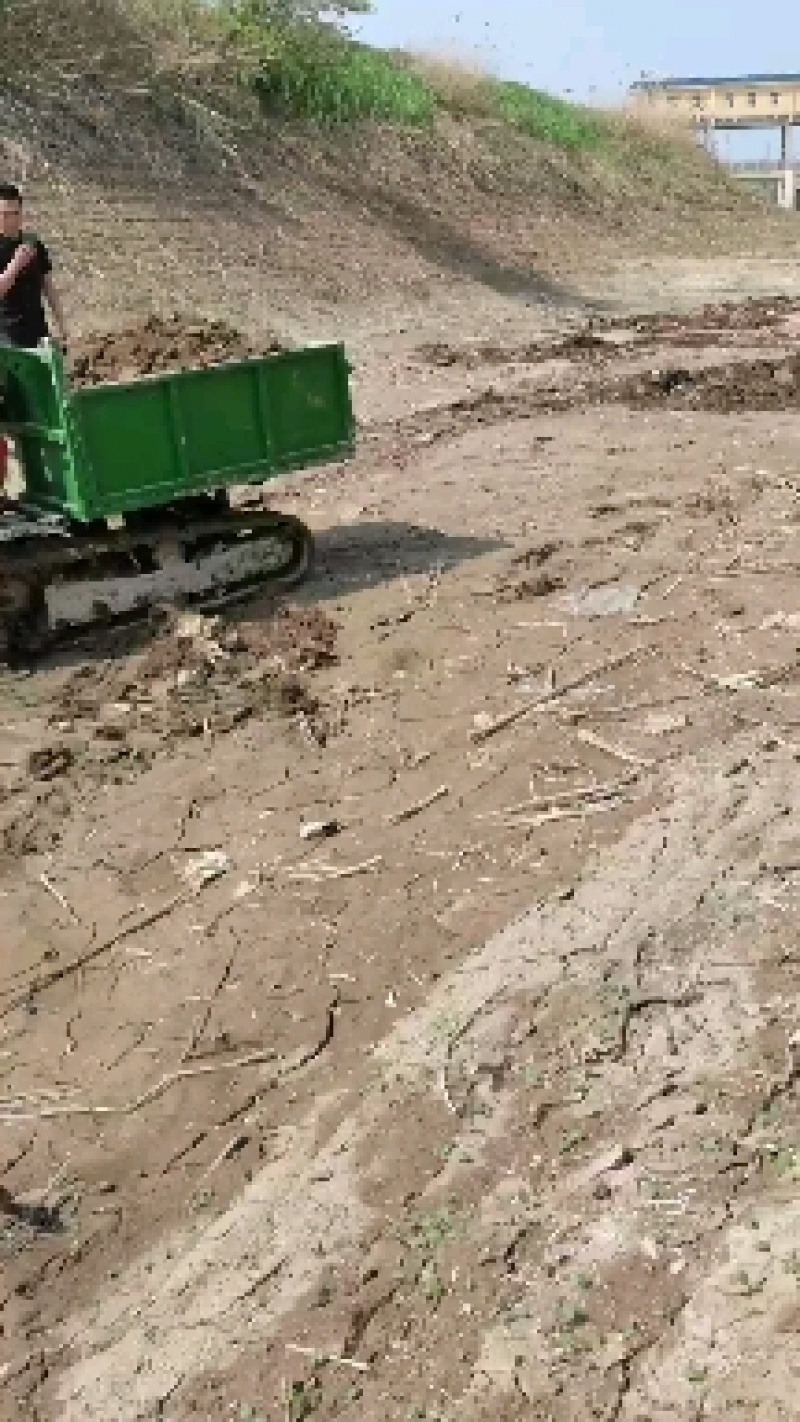 多功能履带运输车爬山机全地形运输车山区物资运输