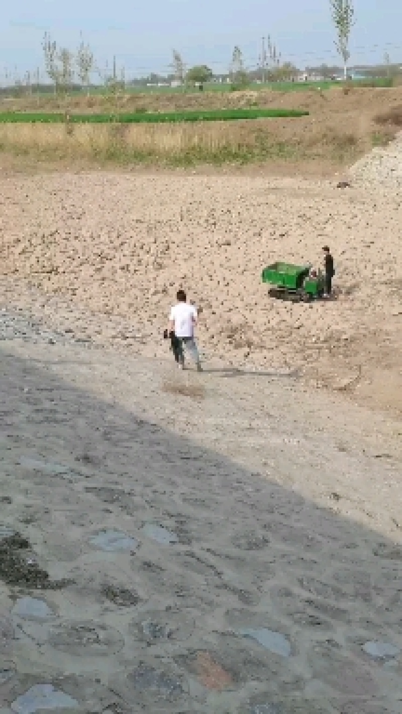 多功能履带运输车爬山机全地形运输车山区物资运输