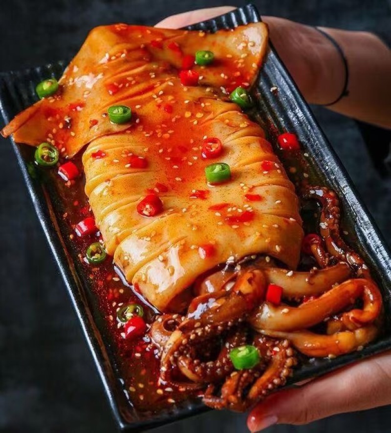 香辣大鱿鱼一箱30个，300一箱