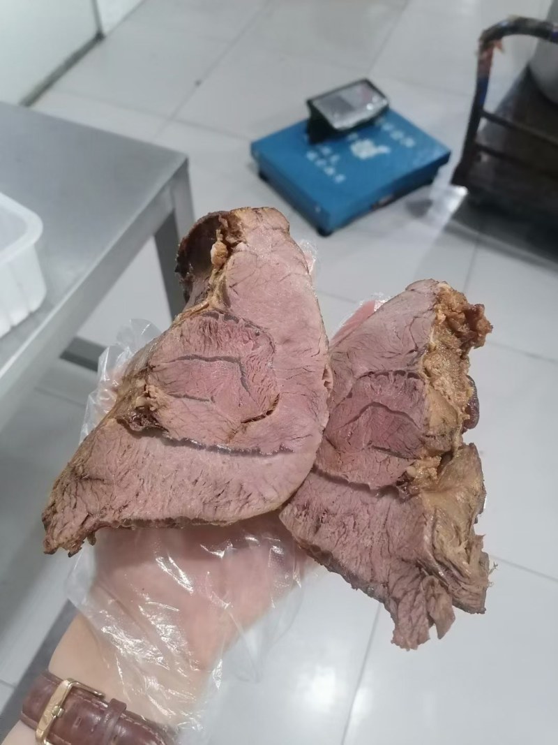 酱香猪腱子，直接切片食用，酱香浓郁，酱的本色
