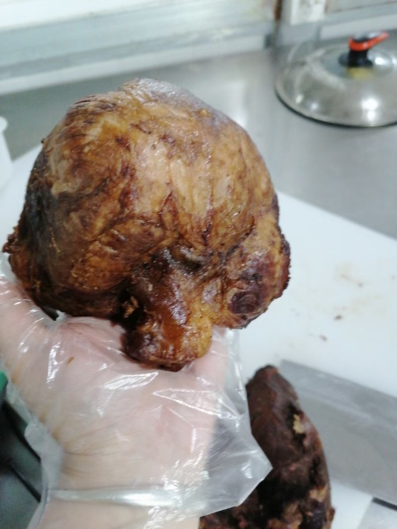酱香猪腱子，直接切片食用，酱香浓郁，酱的本色