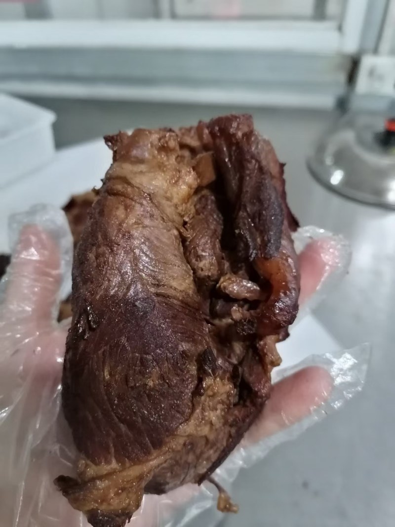 酱香猪腱子，直接切片食用，酱香浓郁，酱的本色
