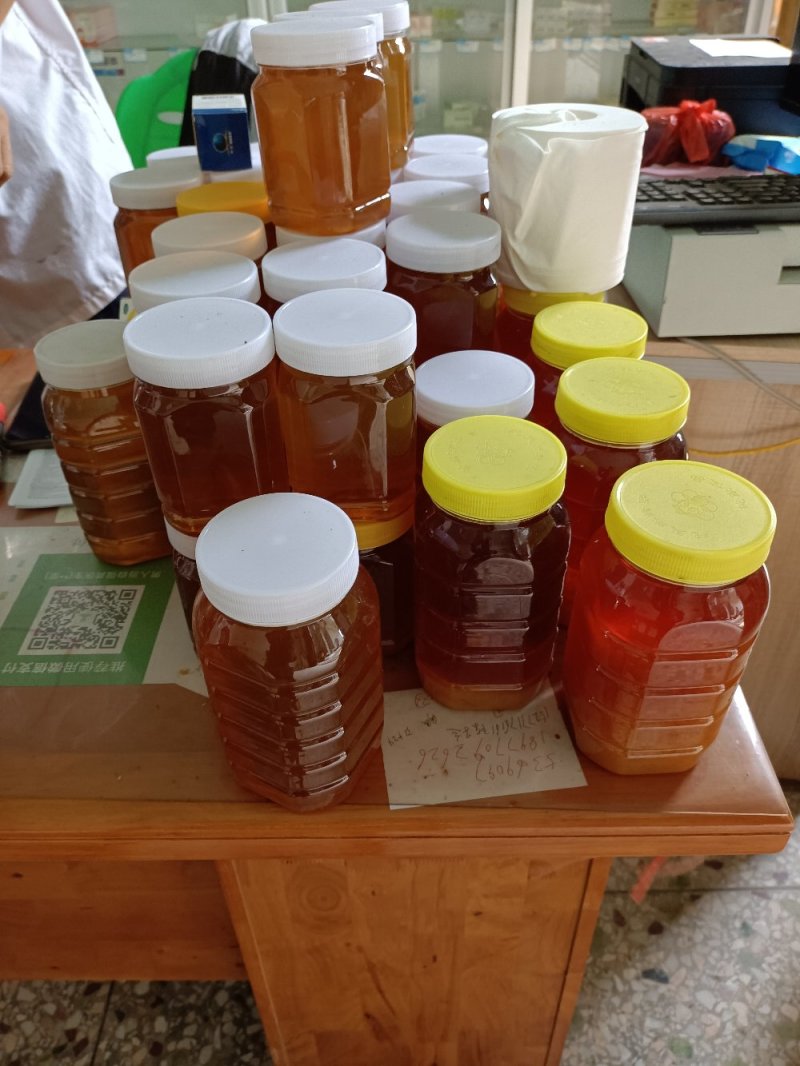 纯正土蜂蜜，货多量大，可长期供应，有需要的老板请联系。