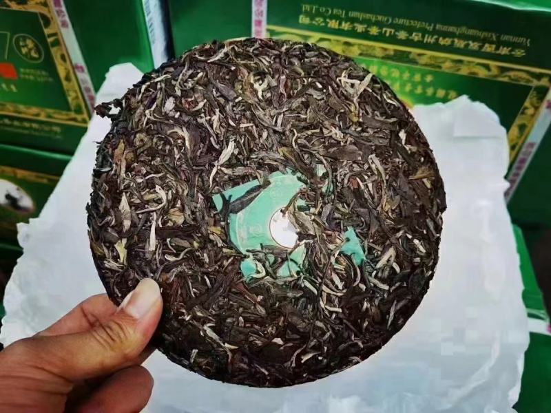 云南普洱茶龙园号董事长70周年纪念饼珍藏版