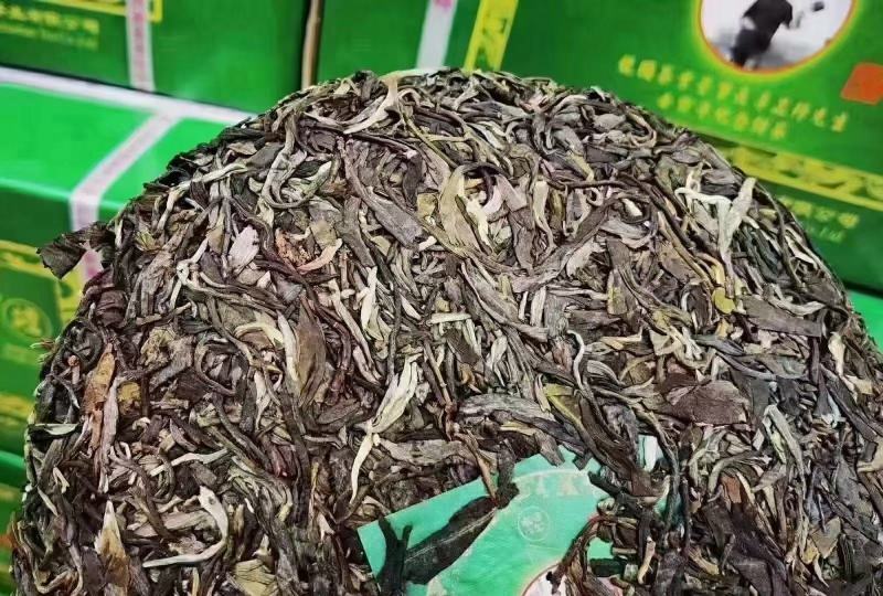云南普洱茶龙园号董事长70周年纪念饼珍藏版