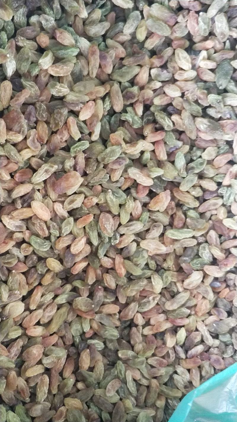 新疆葡萄干十公斤一箱绿葡干代发多规格零食加工零售大量现货