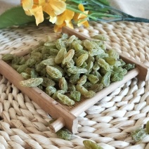 新疆葡萄干十公斤一箱绿葡干代发多规格零食加工零售大量现货