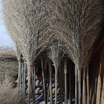 手工制作精美耐用的竹枝大扫把，大扫帚，竹枝打扫把