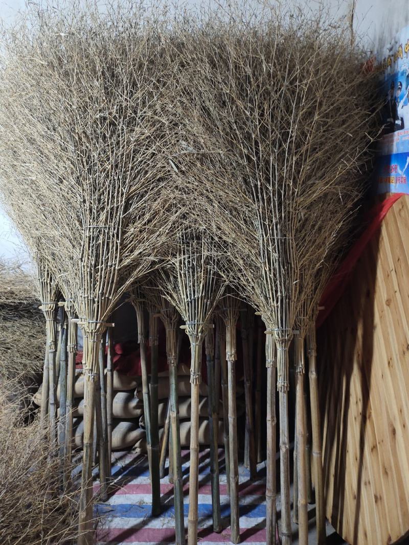 手工制作精美耐用的竹枝大扫把，大扫帚，竹枝打扫把