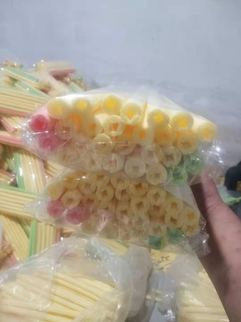 彩棒空心棒批发价格膨化食品玉米棒厂家批发摆地摊产品