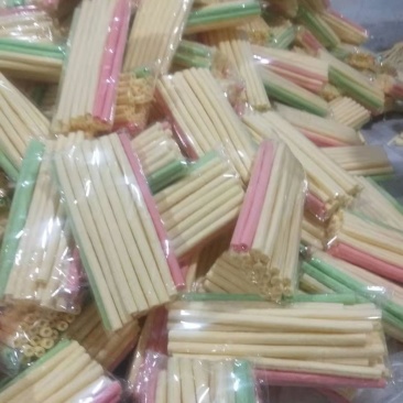 彩棒空心棒批发价格膨化食品玉米棒厂家批发摆地摊产品