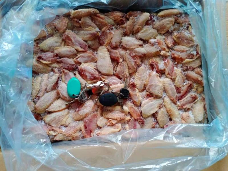 鸡翅中特价出售，纯干货没有水，实物拍摄，量大优惠