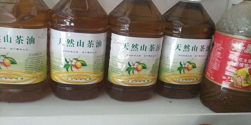 纯正物理压榨山茶油，欢迎选购。