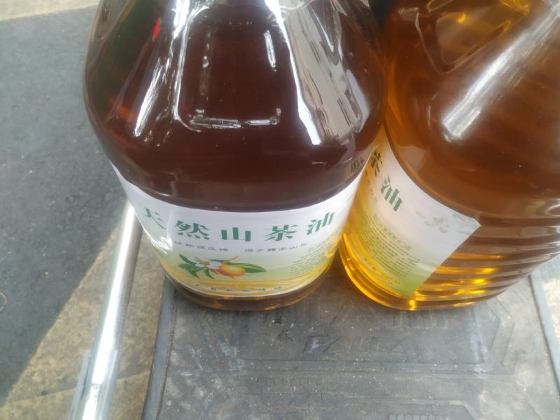 纯正物理压榨山茶油，欢迎选购。