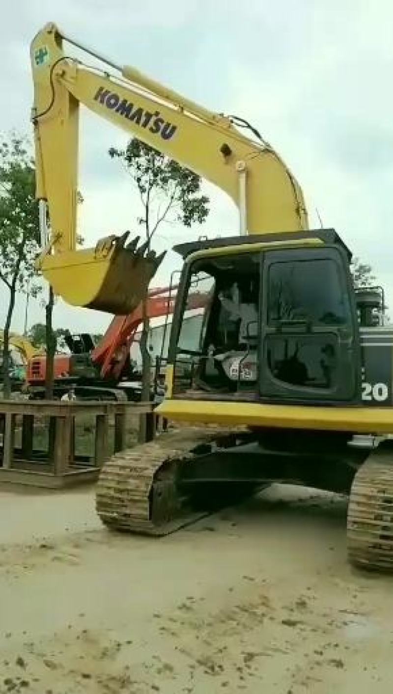 大量出售各种型号挖掘机价格优惠欢迎光临！