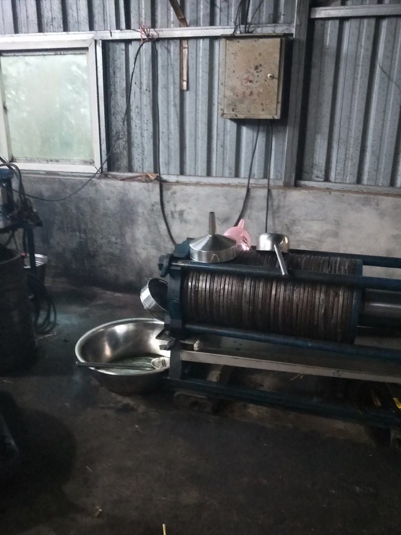 正宗的百年老树山茶油传统的压榨方法欢迎光临！