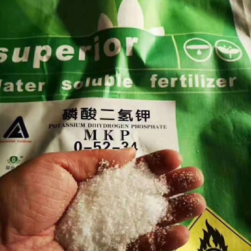 农用磷酸二氢钾，全水溶，可喷施滴灌