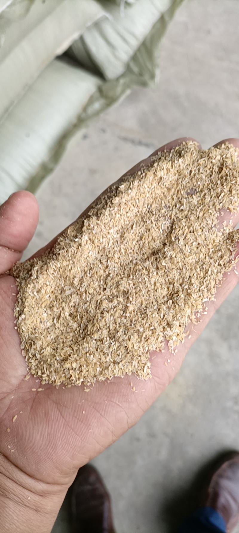 稻壳打包压缩米厂直供碎米，统糠，谷壳稻草等粮食及副产品