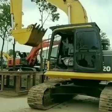 大量出售各种型号挖掘机价格优惠欢迎光临！