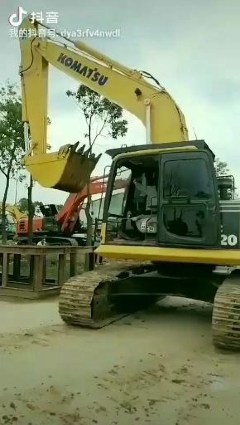 大量出售各种型号挖掘机价格优惠欢迎光临！