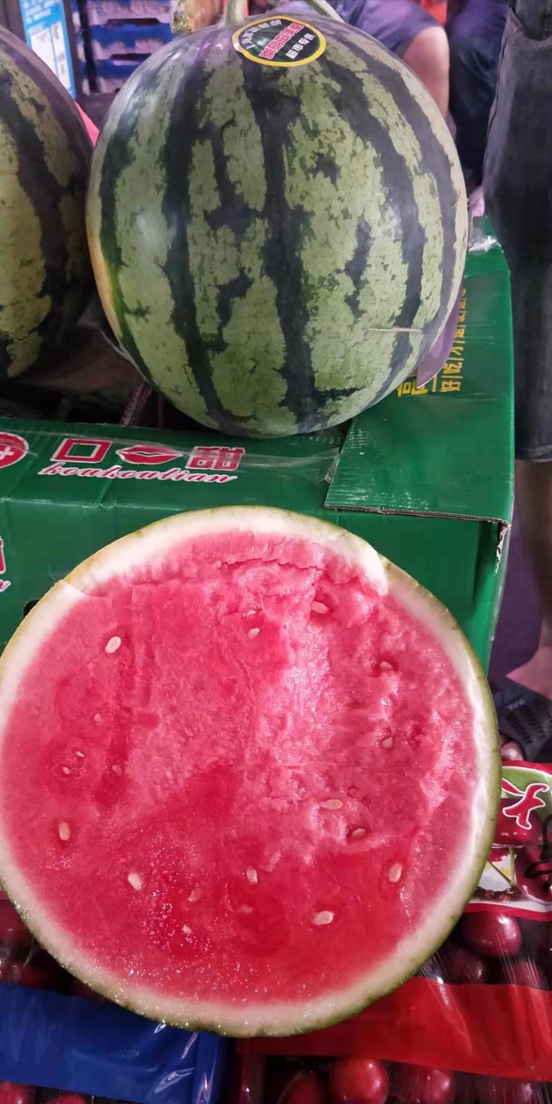【热卖】陕西西瓜渭南美都麒麟瓜精品无籽美都产地直发欢迎来电