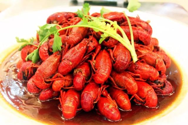红盔甲小龙虾烹饪成品图