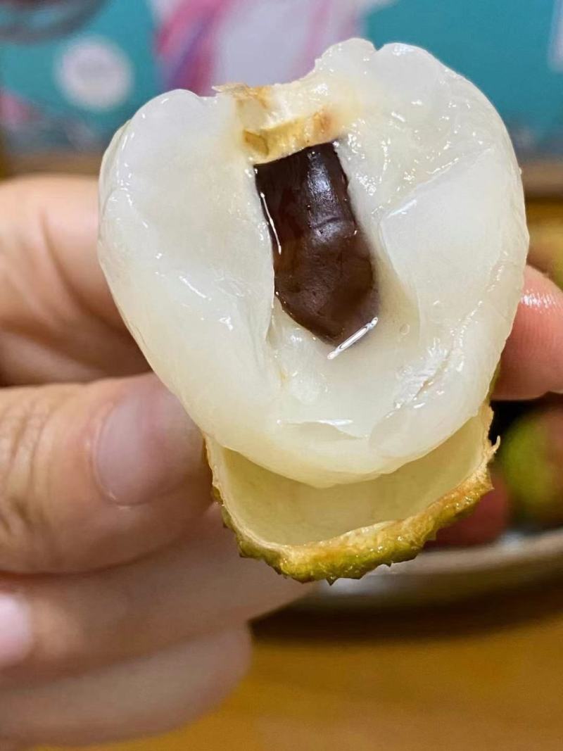 荔枝广西荔枝大量上市欢迎老板前来包果园，质量好价格低