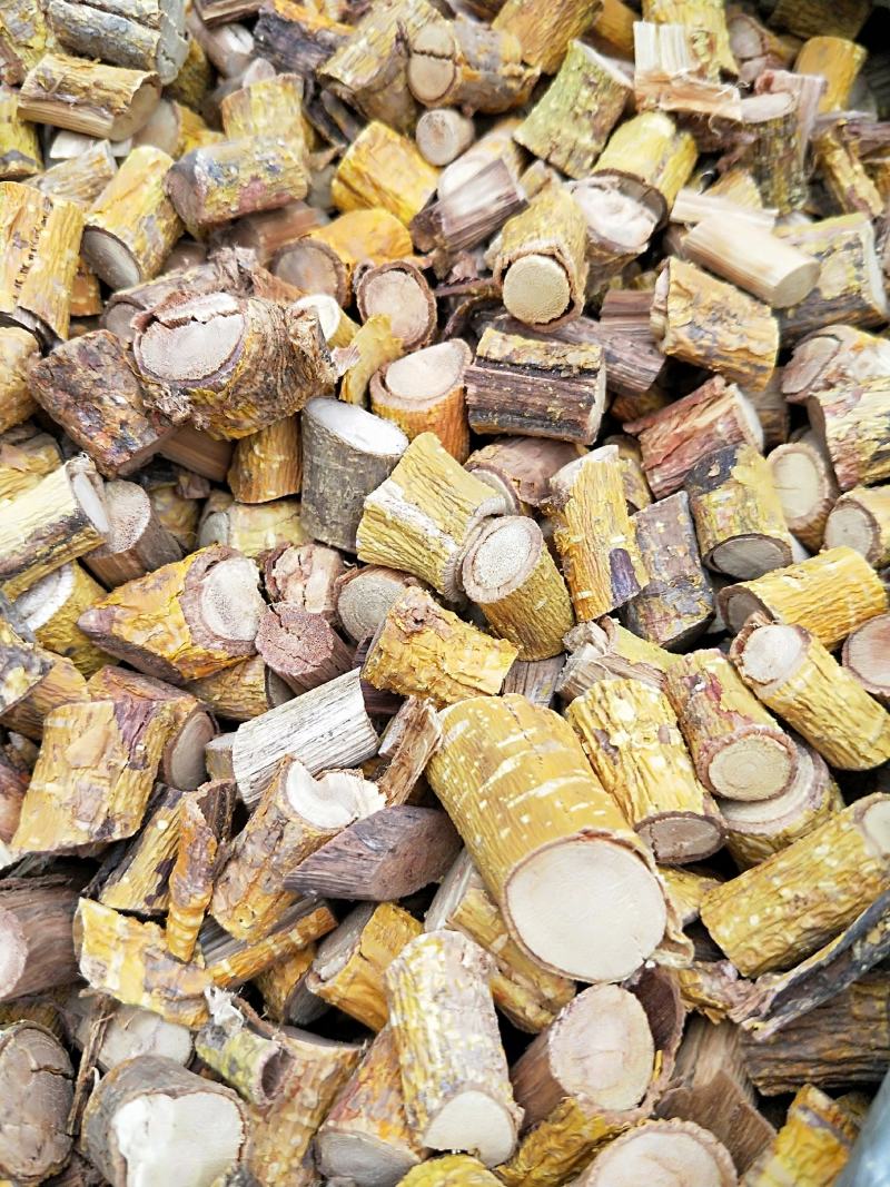 纯野生穿破石切片切段有需要的老板欢迎来电咨询。