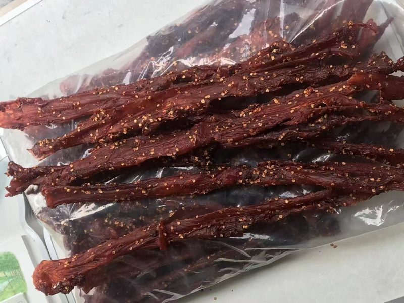 风干，跑江湖地摊赶集吼货风干肉，麻辣，五香两种口味