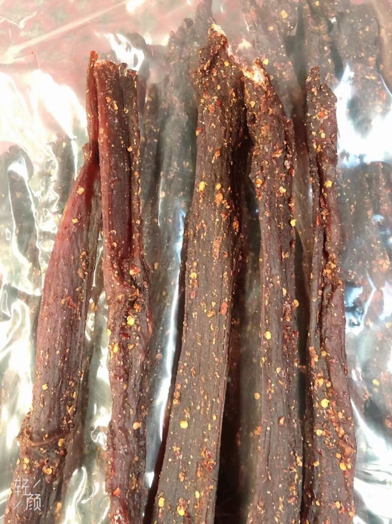 风干，跑江湖地摊赶集吼货风干肉，麻辣，五香两种口味