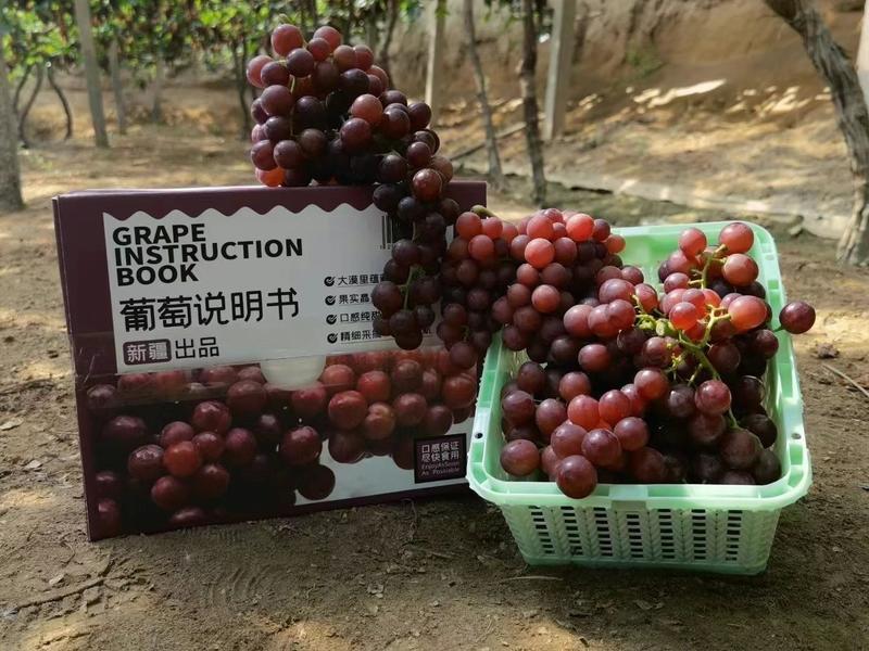 新疆吐鲁番新鲜葡萄～玻璃翠，一件四斤，98元，一件起发货