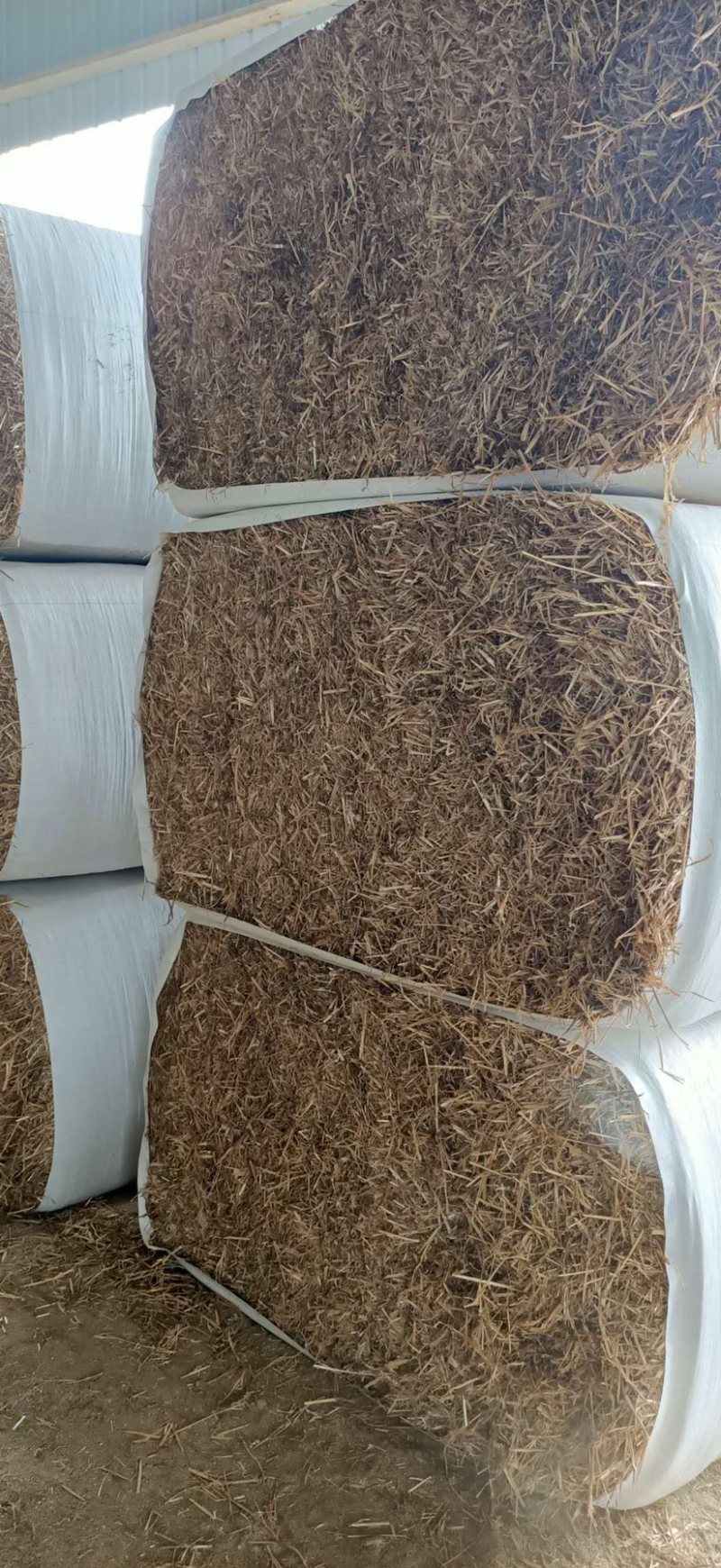 长期供应二次加工粉碎柔丝除尘大小包小麦秸秆饲料大包