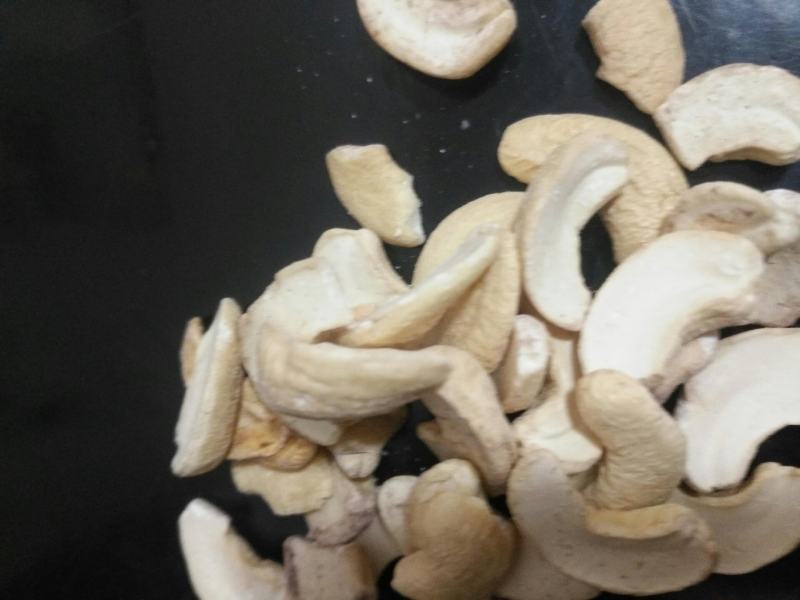 精选盐焗腰果碎去皮微带皮腰果碎熟半片半边烘焙零食
