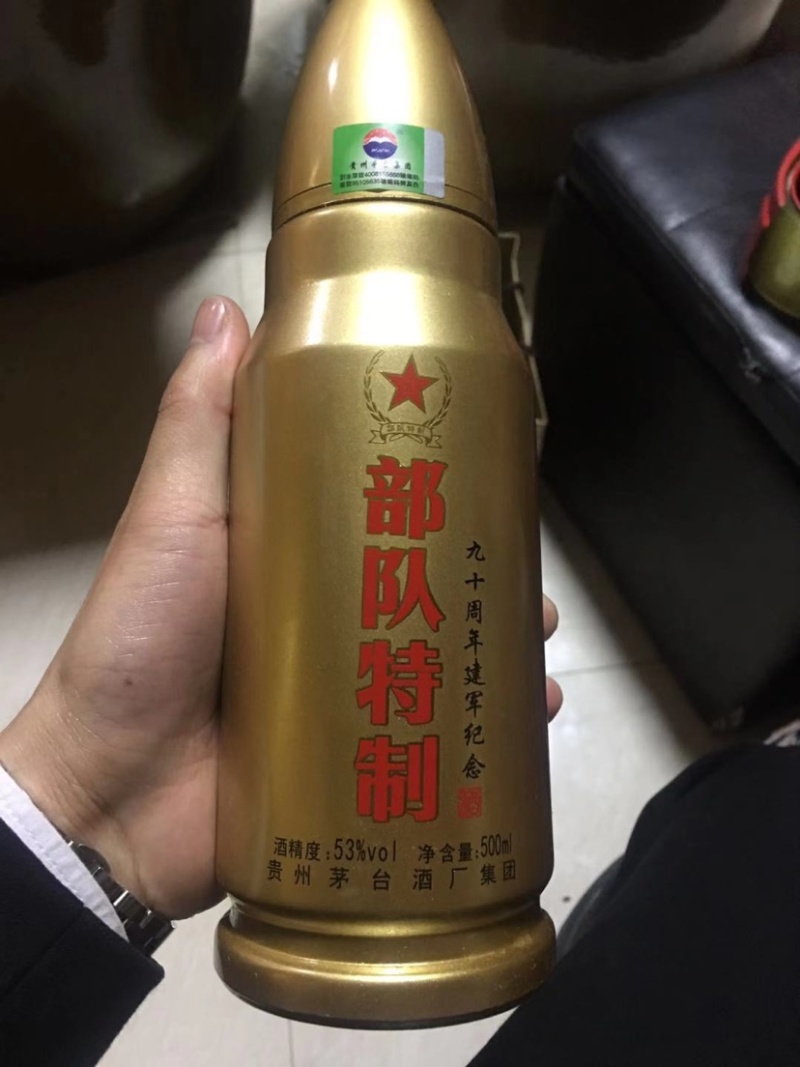 部队特制(53度酱香型白酒)酱香味突出，