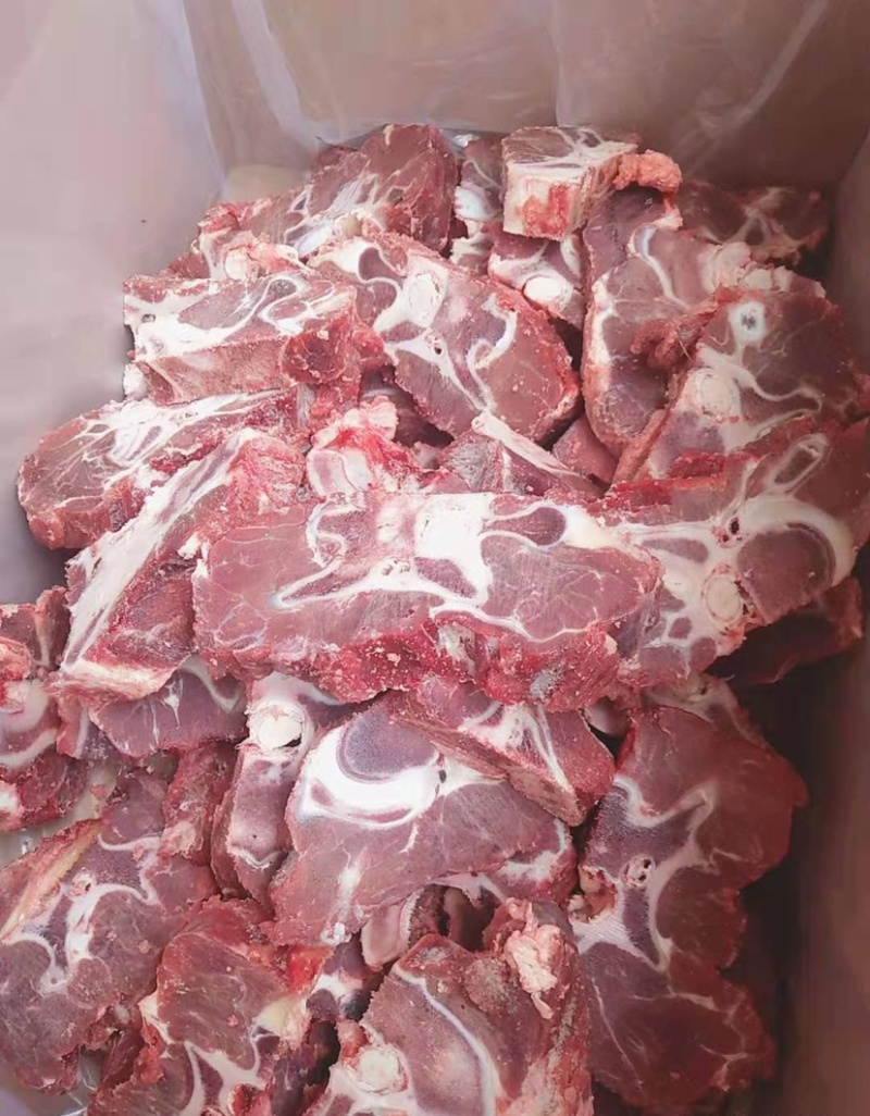 公牛满肉牛脖骨，肉多骨头小！口感佳！纯干货！