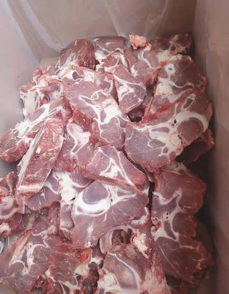 公牛满肉牛脖骨，肉多骨头小！口感佳！纯干货！