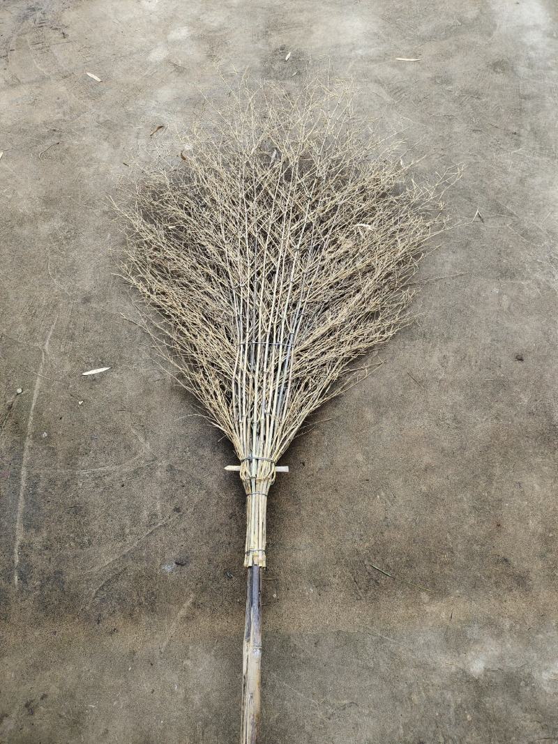 手工制作精美耐用的竹枝大扫把，大扫帚，竹枝打扫把