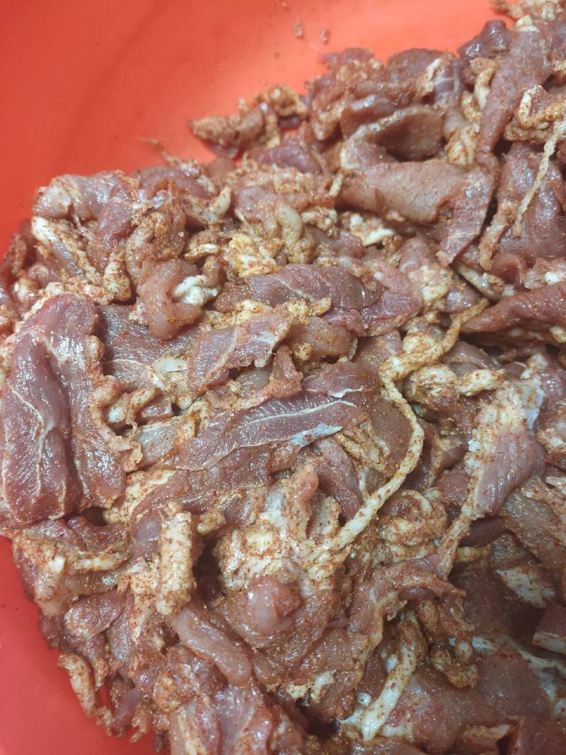 农家土猪肉腊香肠采用土猪鲜肉农家特色调味料手工灌制柴熏制