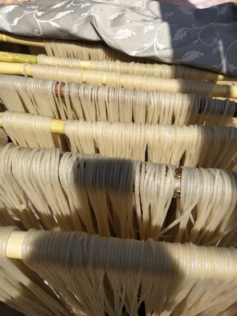 纯红薯纯手工粉条，纯红薯粉皮