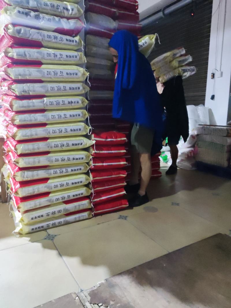 湘乡水府长粒香软大米，口感丝滑，诚信经营。