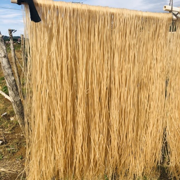 土豆粉木薯粉山药粉条地瓜粉条传统手工制作