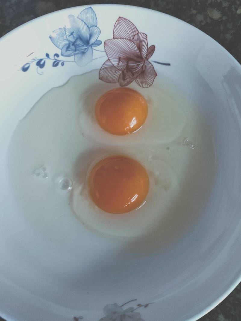 双色土鸡蛋新阳黑粉八黑花凤色度达到13°左右炒菜金黄