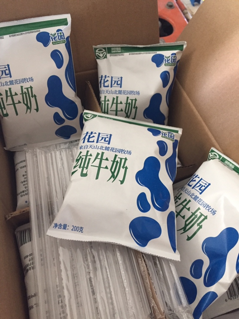 【热卖】新疆花园纯牛奶利乐枕（硬袋）新鲜日期出厂即发