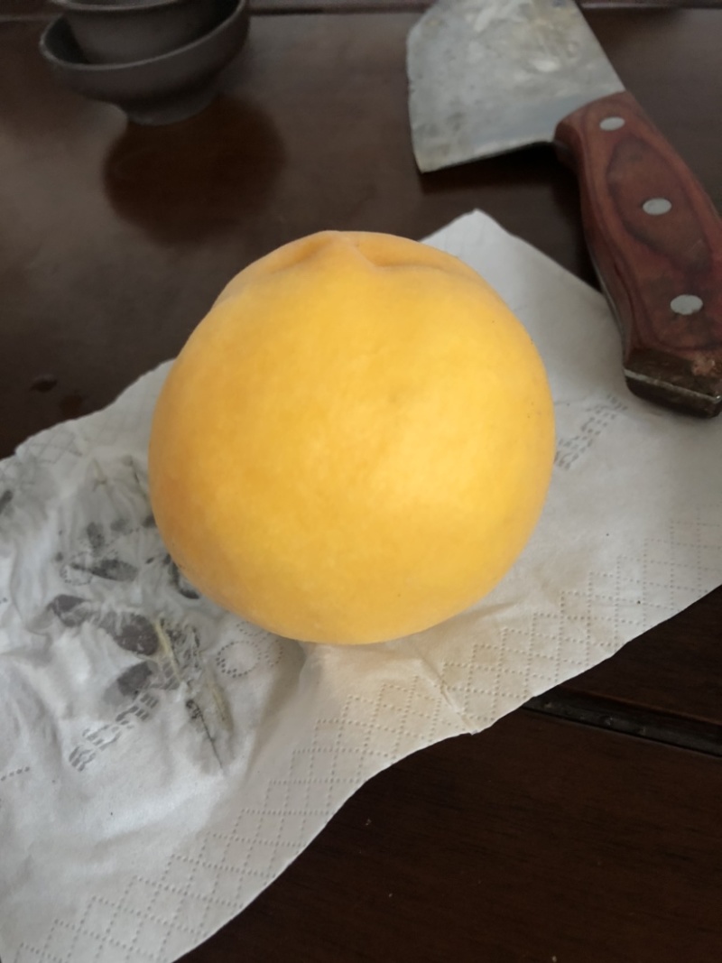 黄金蜜，金奎金灿甜黄桃。黄玫瑰七月初上市