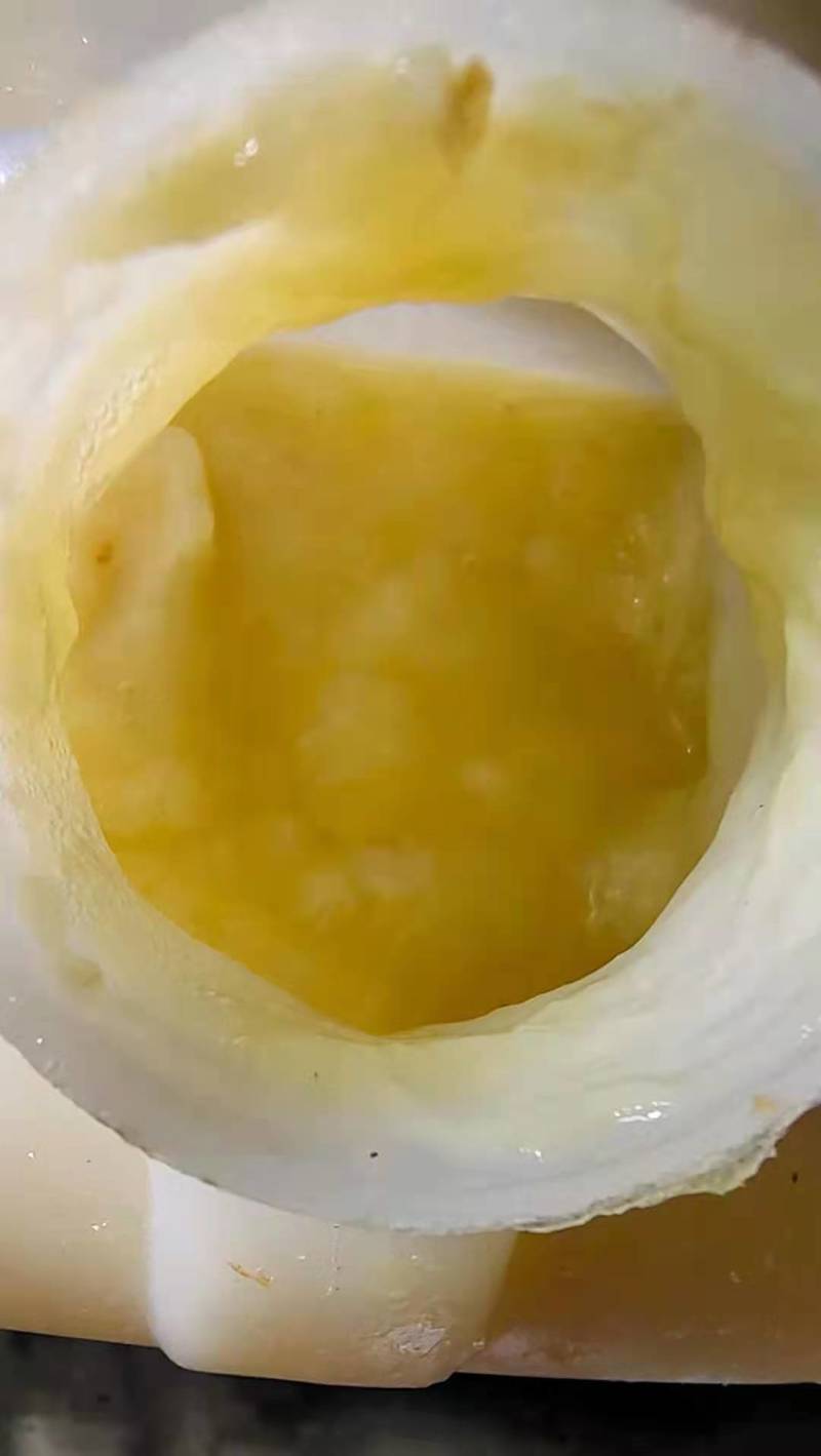优质蜂王浆批发多种规格包装冷冻发货，蜂场直发，一瓶起发