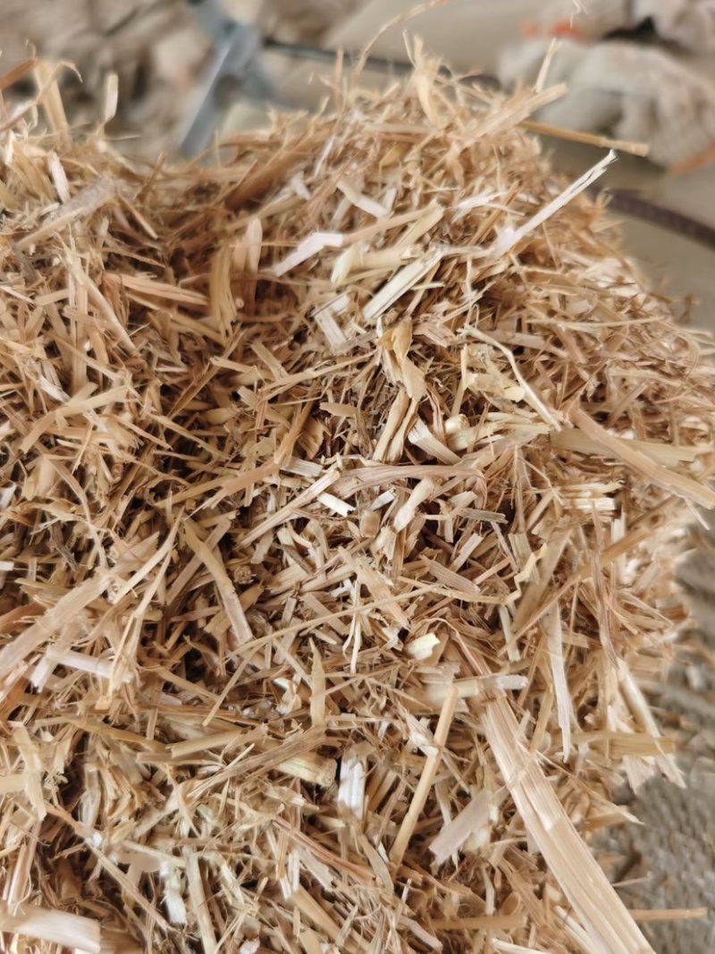 长期供应二次加工粉碎柔丝除尘大小包小麦秸秆饲料大包