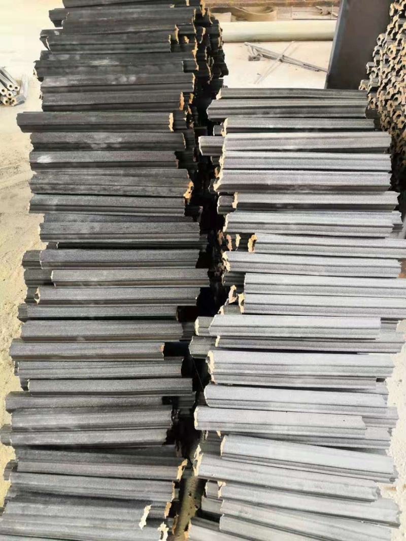 纯木糠机制环保木炭,耐烧无烟。钢钢声的炭，杠杠的炭