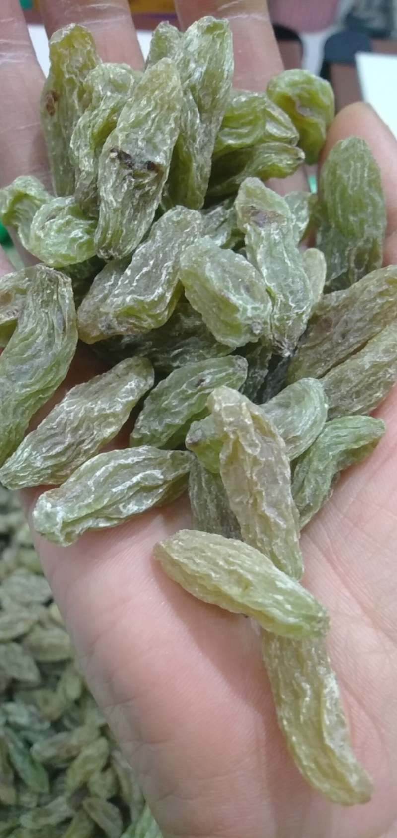 绿香妃葡萄干，特大颗粒颗粒饱满，口感软糯酸甜可视频看货。
