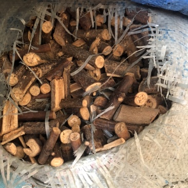 贵州钩藤，钩藤树杆地方话叫大棒需要大量的老板可以联系。