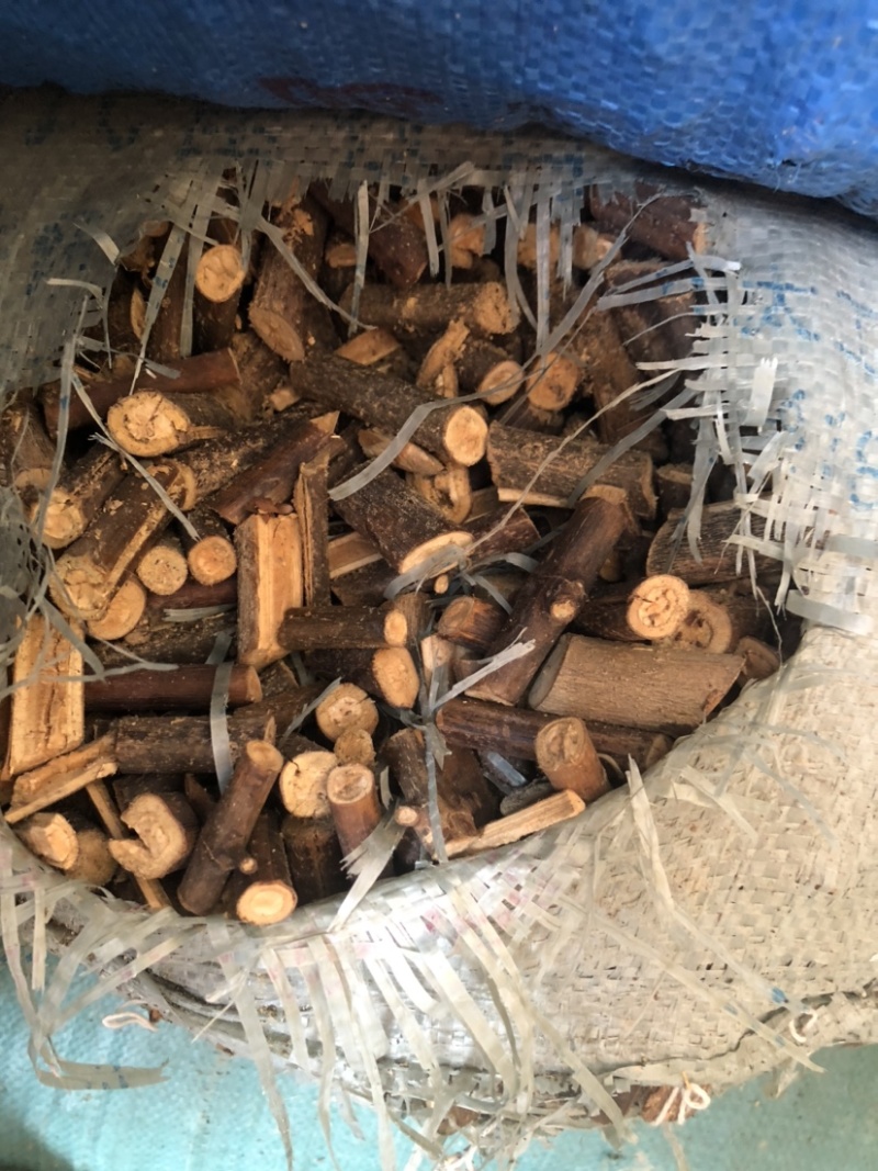 贵州钩藤，钩藤树杆地方话叫大棒需要大量的老板可以联系。